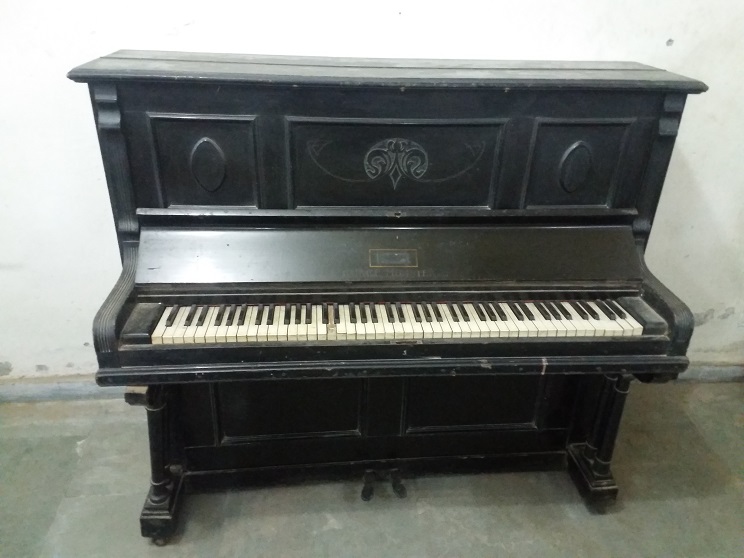 Antique Piano Used Furniture for Sale
