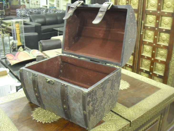 Antique Box Used Furniture for Sale