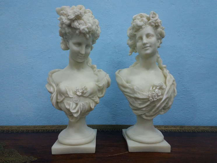 Roman girl pair