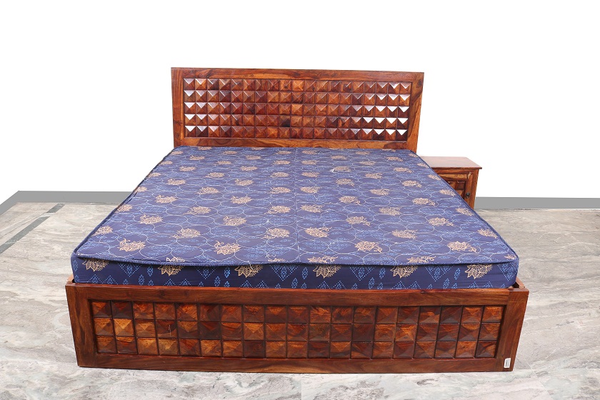 Diamond Front Droz Bed
