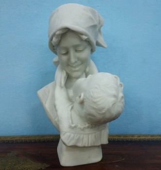used Smiling mother and child statue